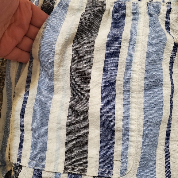 Pull on striped linen shorts - Picture 3 of 5